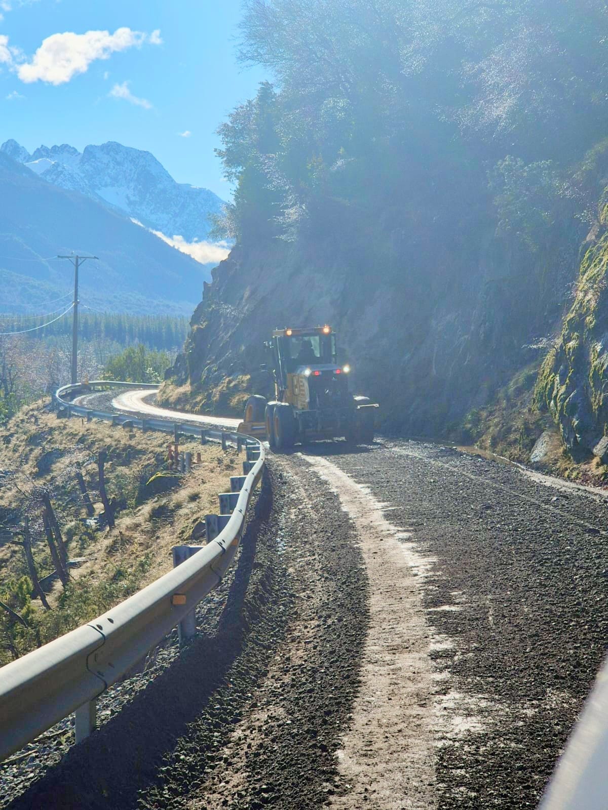 Lee más sobre el artículo MOTONIVELADORAS TRABAJAN EN CAMINOS DE ALTO BIOBÍO