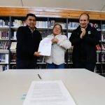 ALCALDE PIÑALEO Y GOBERNADOR REGIONAL FIRMAN CONVENIOS PARA CONSTRUIR TERMINAL DE BUSES Y CENTRO COMUNITARIO DE CAUÑICÚ